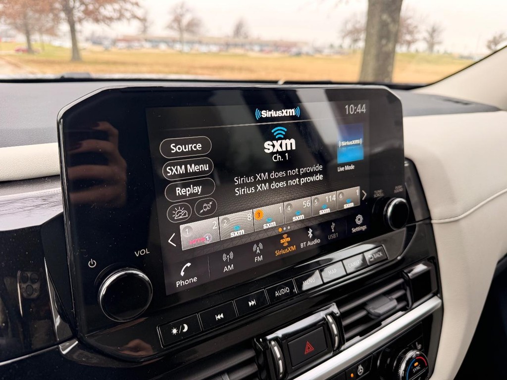 Nissan Pathfinder Vehicle Full-screen Gallery Image 13