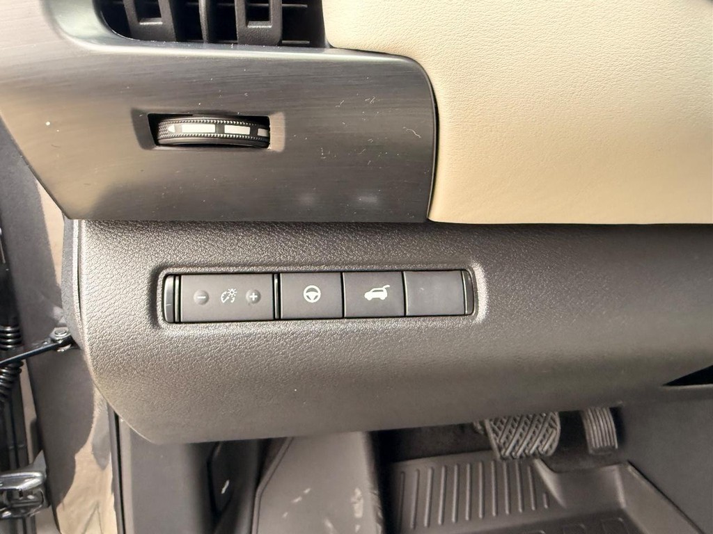 Nissan Pathfinder Vehicle Full-screen Gallery Image 19