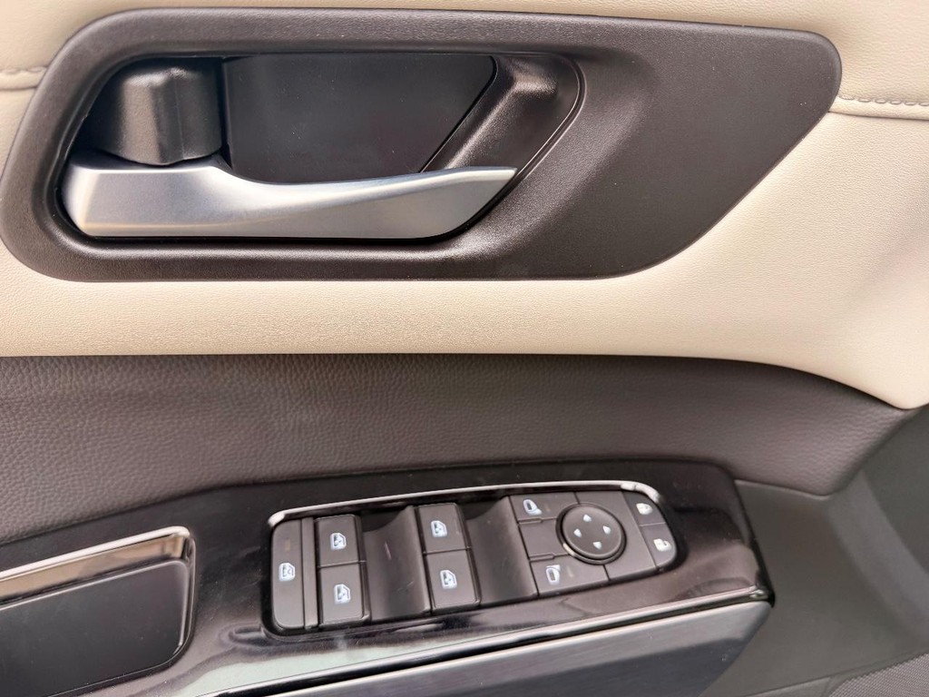 Nissan Pathfinder Vehicle Full-screen Gallery Image 21