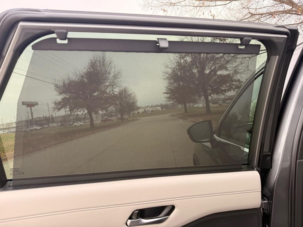 Nissan Pathfinder Vehicle Full-screen Gallery Image 24