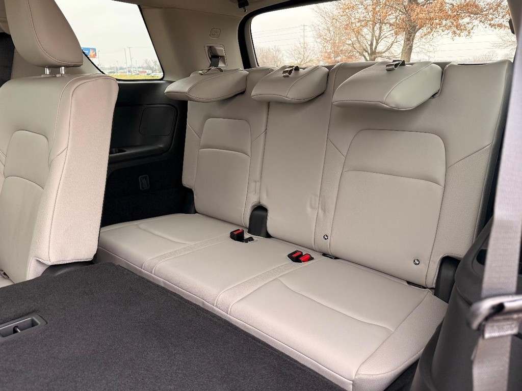 Nissan Pathfinder Vehicle Full-screen Gallery Image 29