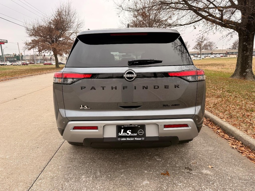 Nissan Pathfinder Vehicle Full-screen Gallery Image 30