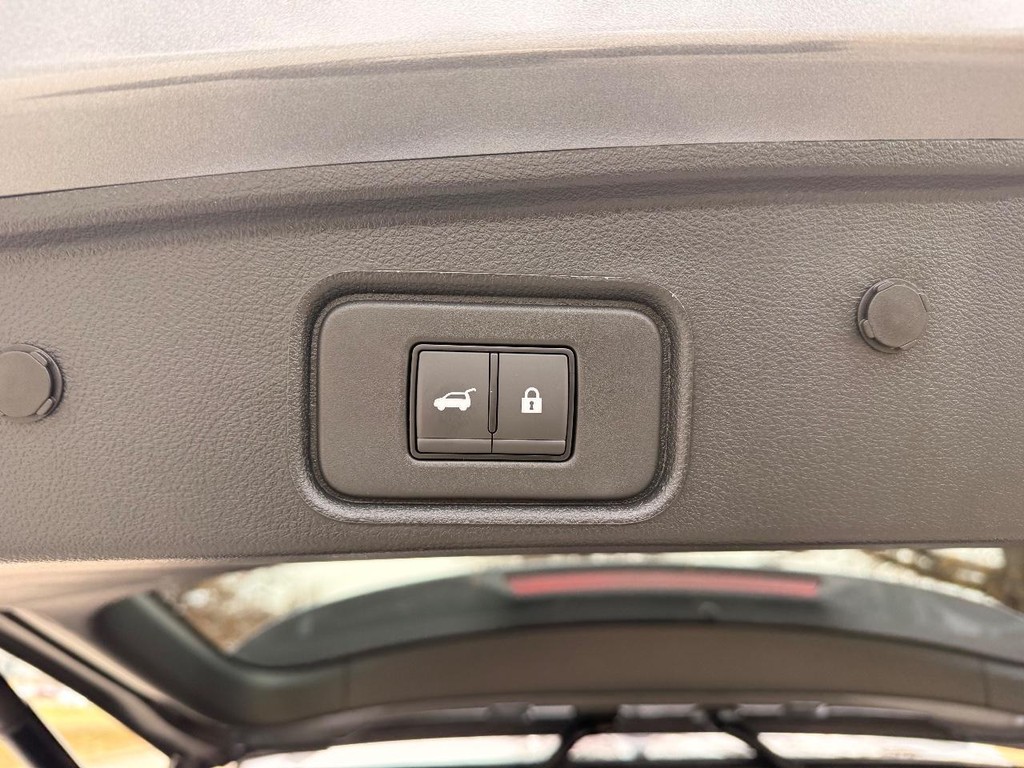 Nissan Pathfinder Vehicle Full-screen Gallery Image 31