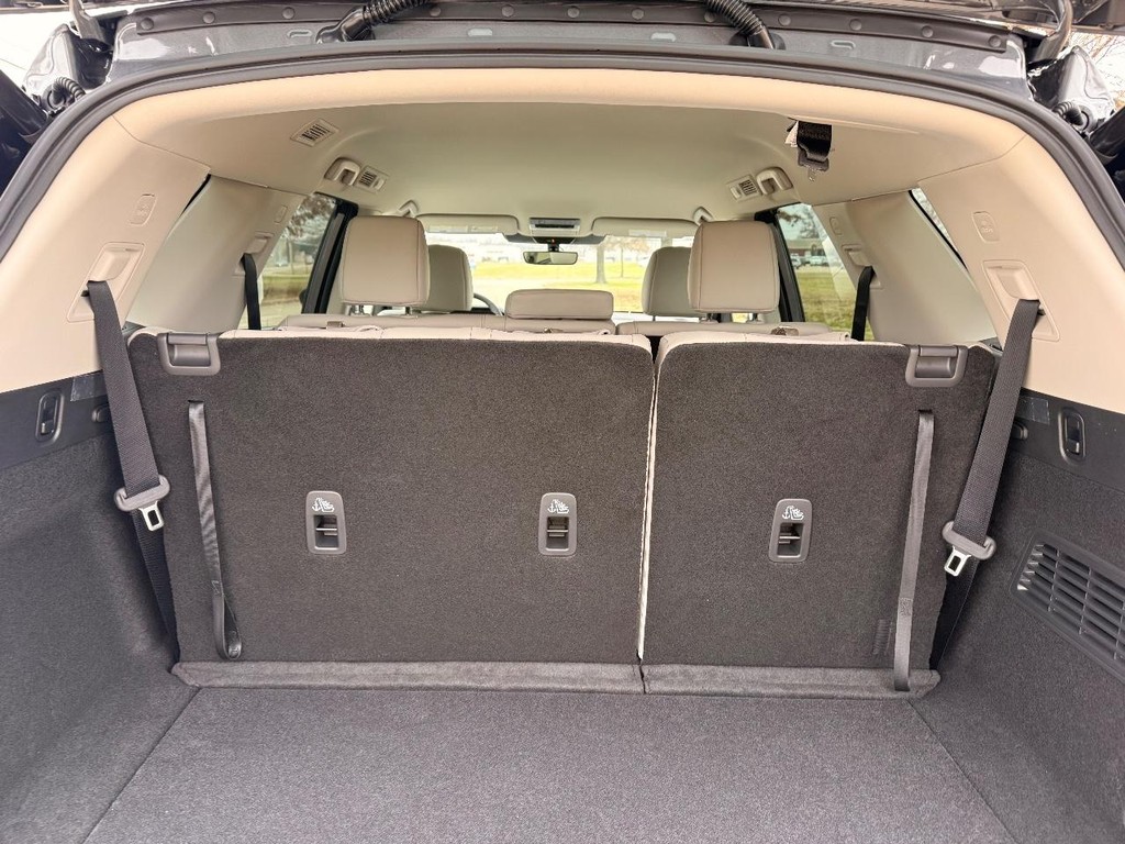 Nissan Pathfinder Vehicle Full-screen Gallery Image 32