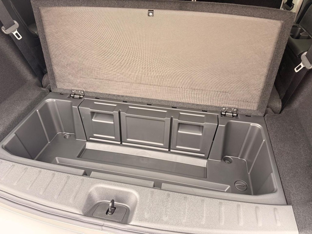 Nissan Pathfinder Vehicle Full-screen Gallery Image 33