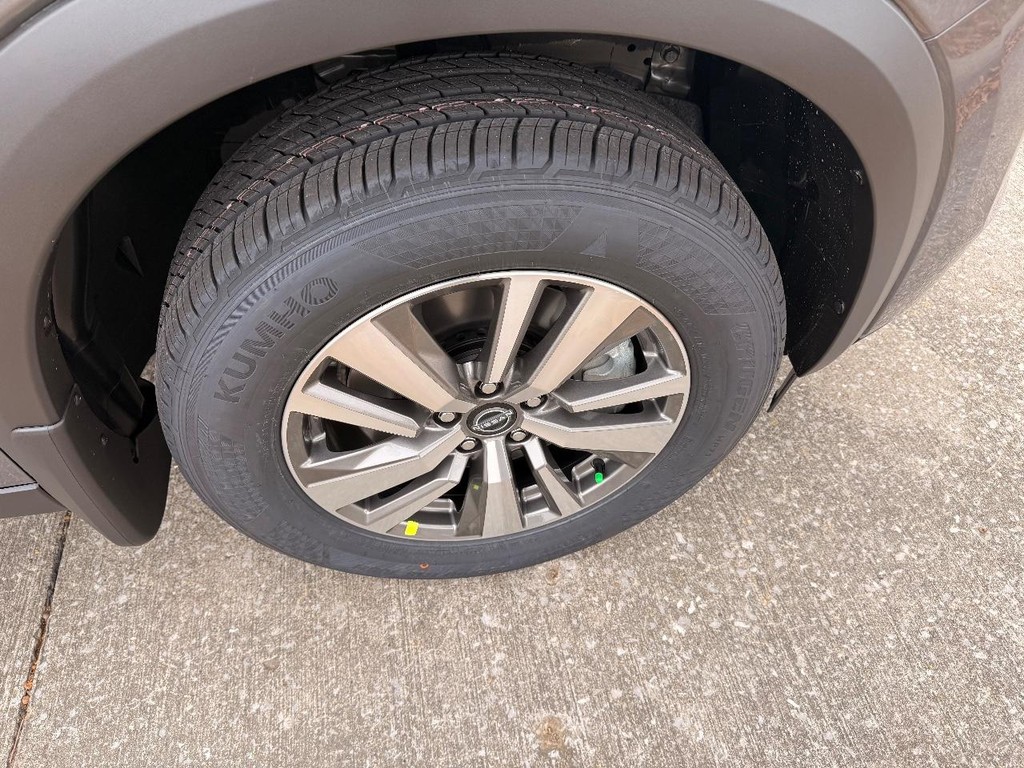 Nissan Pathfinder Vehicle Full-screen Gallery Image 37