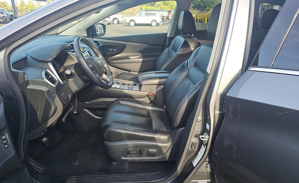 Nissan Murano Vehicle Full-screen Gallery Image 03