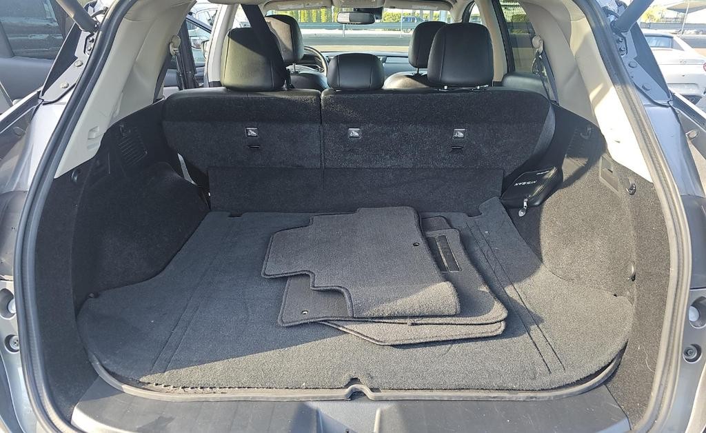 Nissan Murano Vehicle Full-screen Gallery Image 04