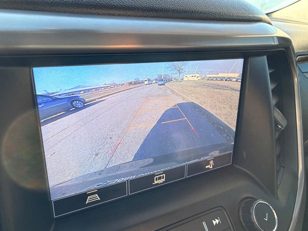 GMC Acadia Vehicle Full-screen Gallery Image 02