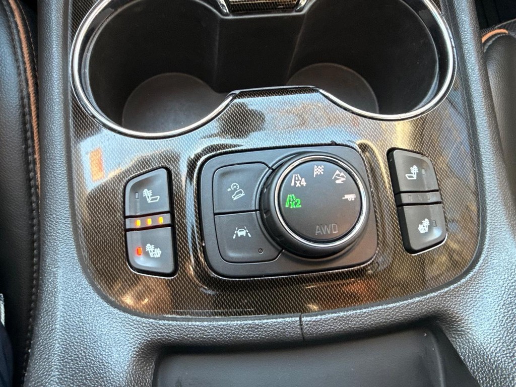 GMC Acadia Vehicle Full-screen Gallery Image 05