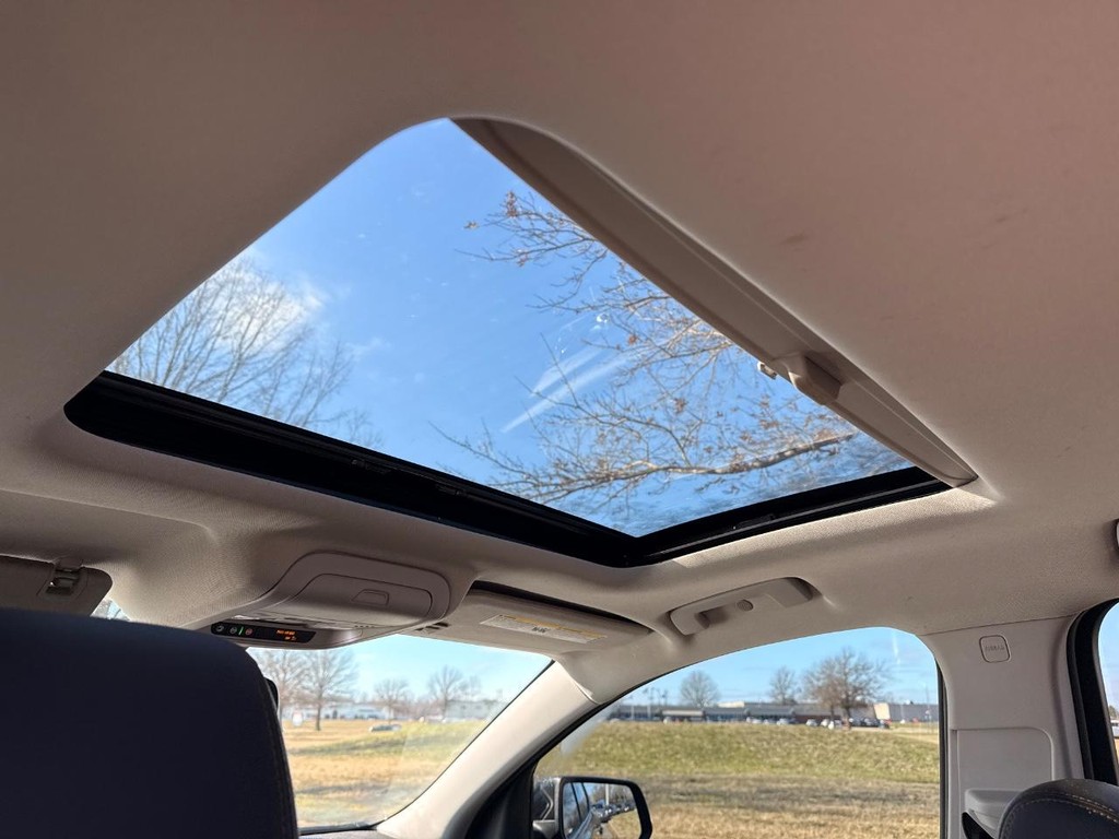 GMC Acadia Vehicle Full-screen Gallery Image 06