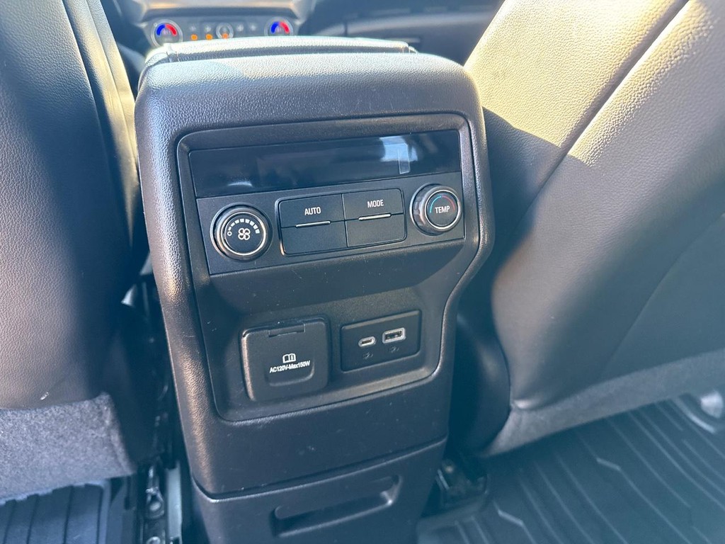 GMC Acadia Vehicle Full-screen Gallery Image 07