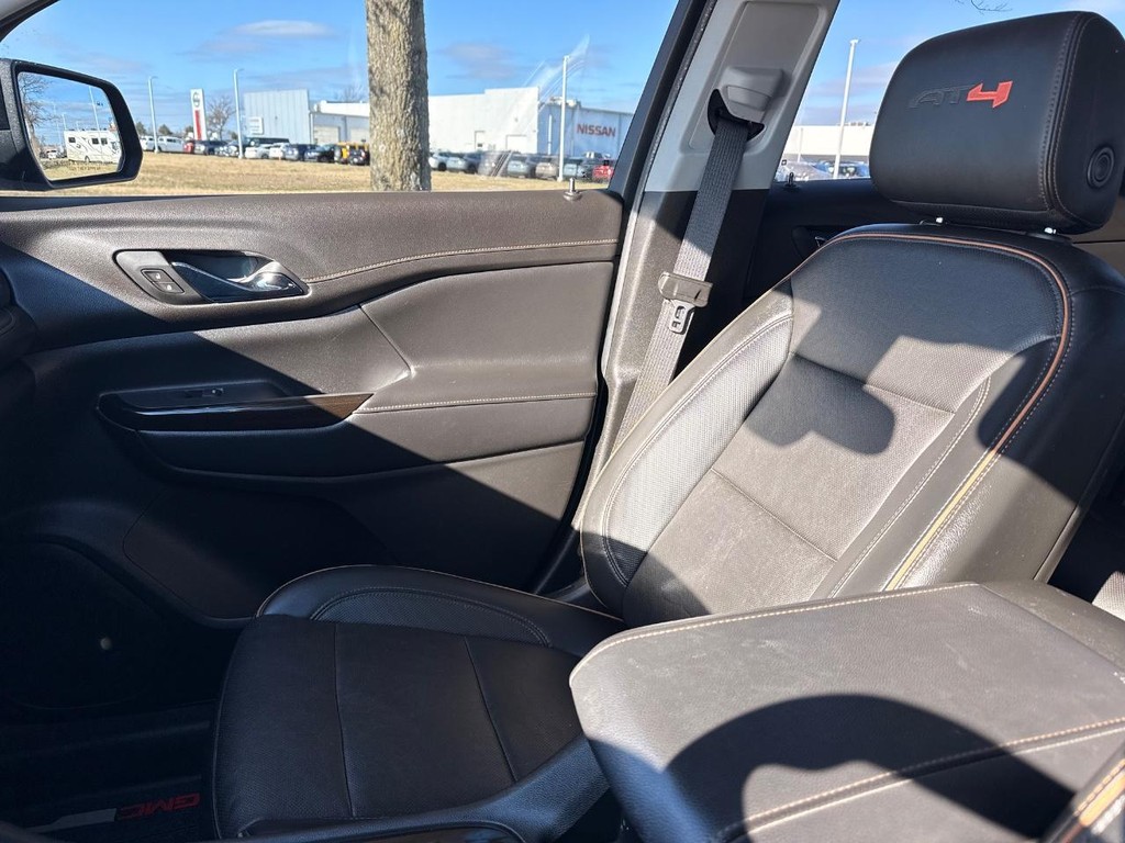 GMC Acadia Vehicle Full-screen Gallery Image 10