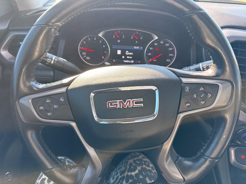 GMC Acadia Vehicle Full-screen Gallery Image 15