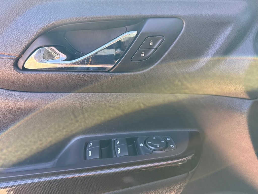 GMC Acadia Vehicle Full-screen Gallery Image 18