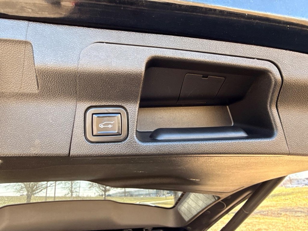 GMC Acadia Vehicle Full-screen Gallery Image 20