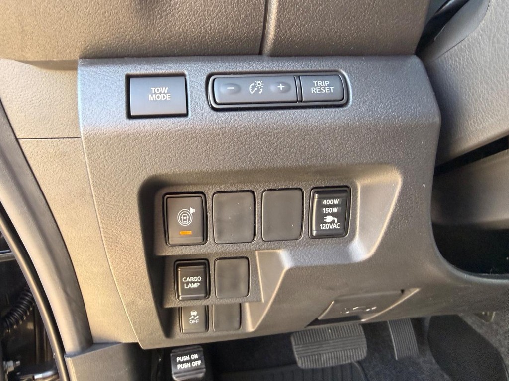 Nissan Frontier Vehicle Full-screen Gallery Image 14