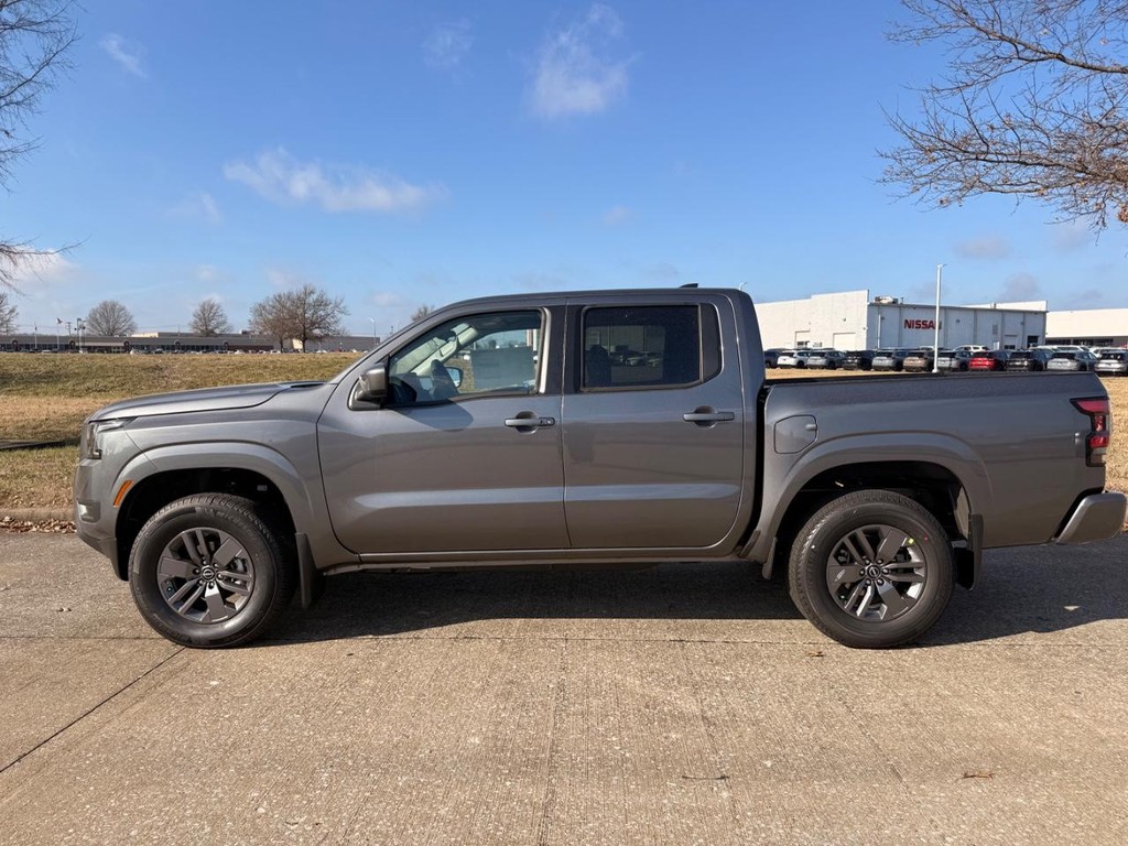 Nissan Frontier Vehicle Full-screen Gallery Image 25