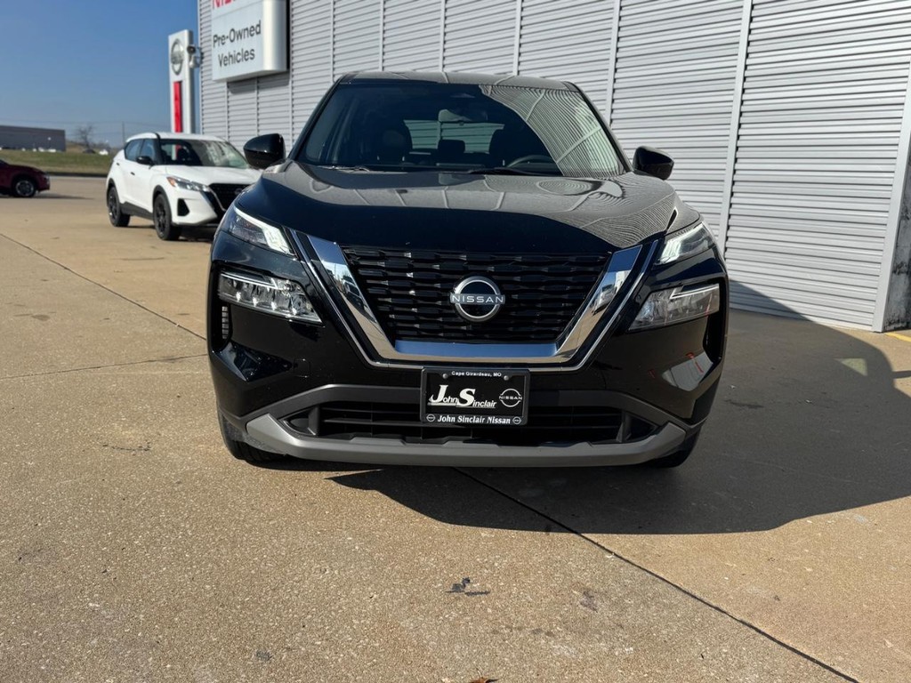 Nissan Rogue Vehicle Full-screen Gallery Image 02