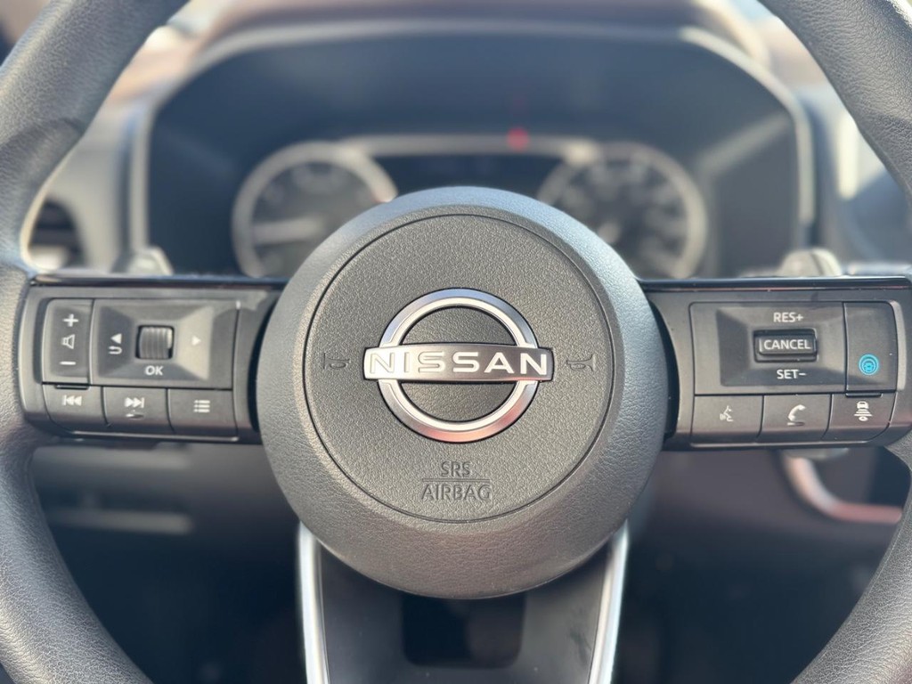 Nissan Rogue Vehicle Full-screen Gallery Image 07