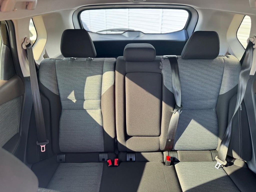 Nissan Rogue Vehicle Full-screen Gallery Image 10