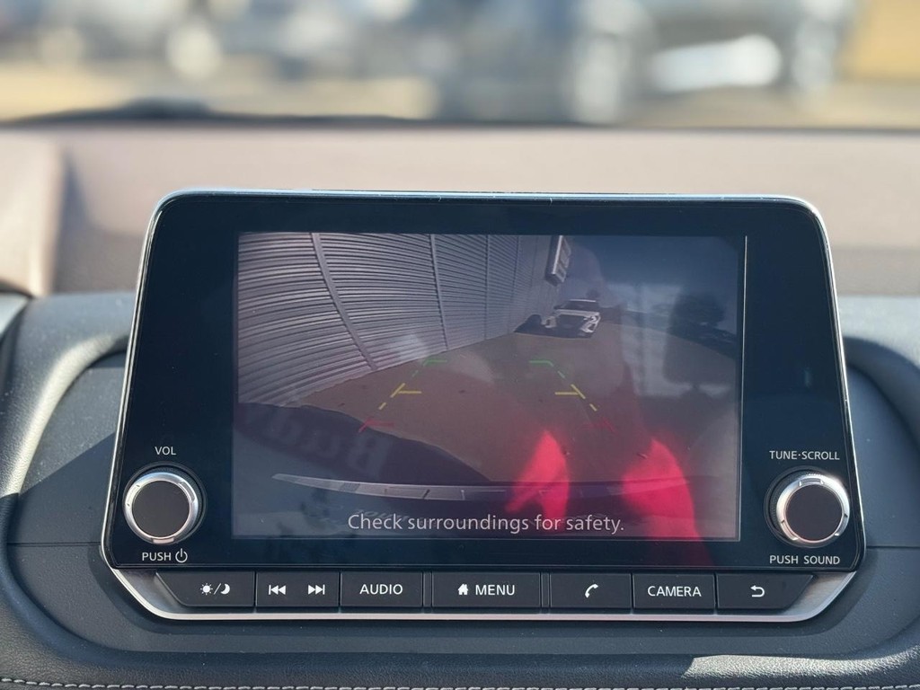 Nissan Rogue Vehicle Full-screen Gallery Image 12