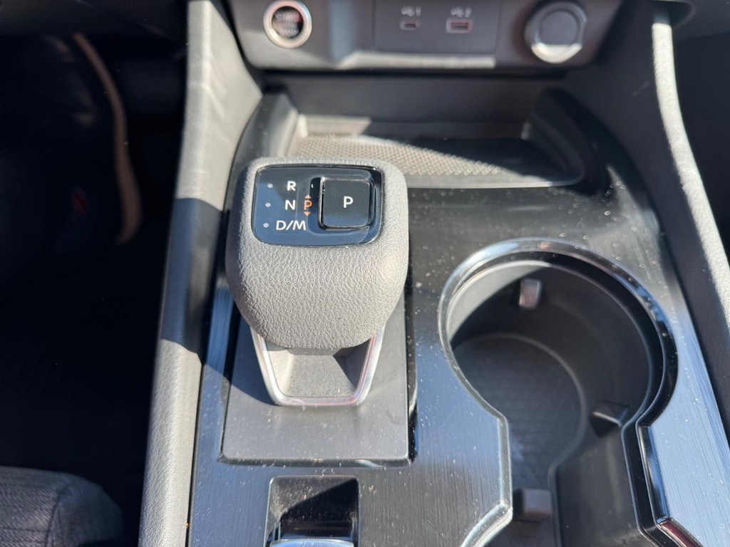 Nissan Rogue Vehicle Full-screen Gallery Image 13