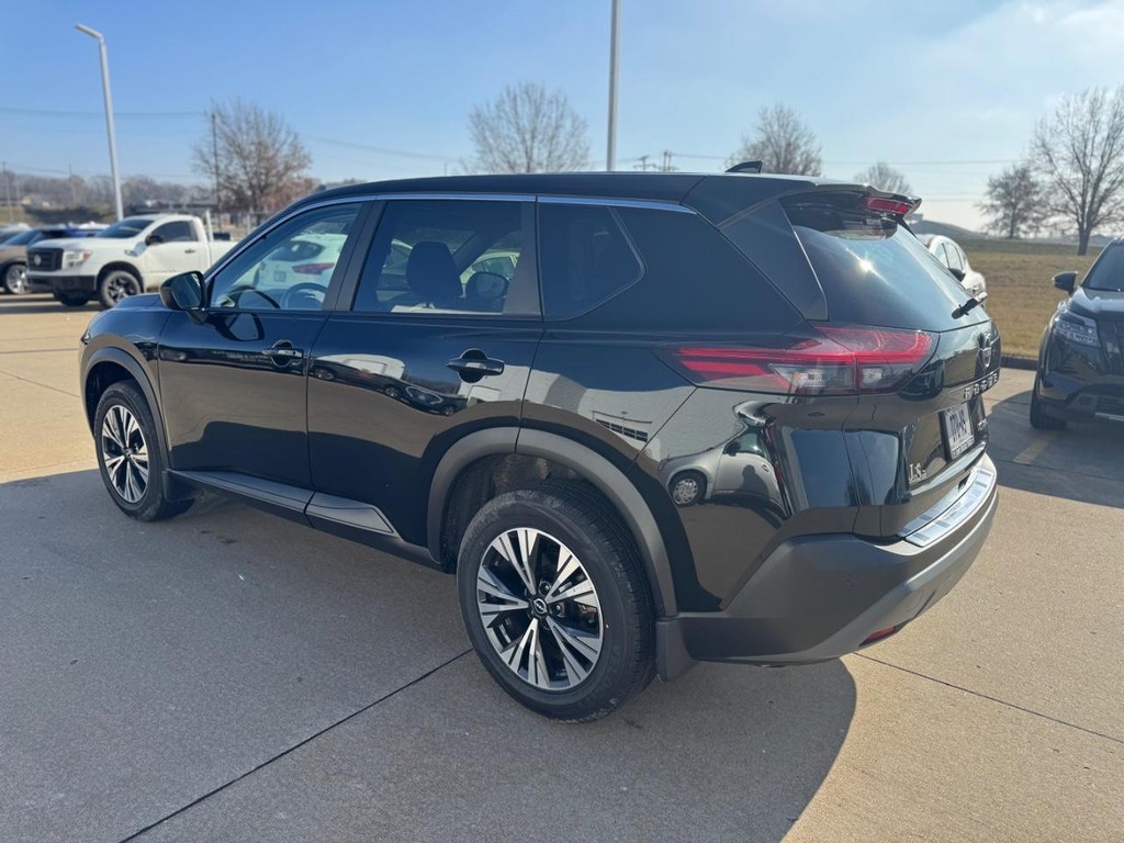 Nissan Rogue Vehicle Full-screen Gallery Image 14