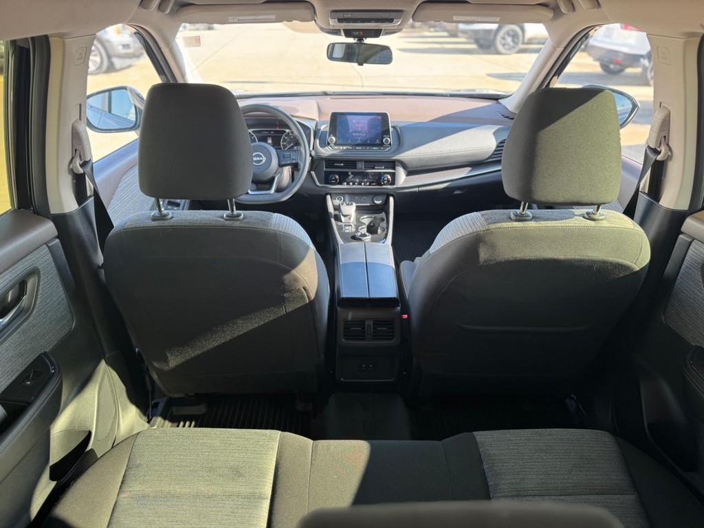 Nissan Rogue Vehicle Full-screen Gallery Image 18