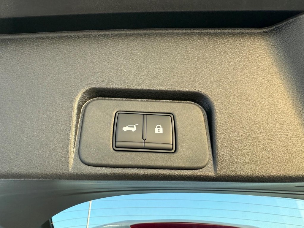 Nissan Rogue Vehicle Full-screen Gallery Image 07