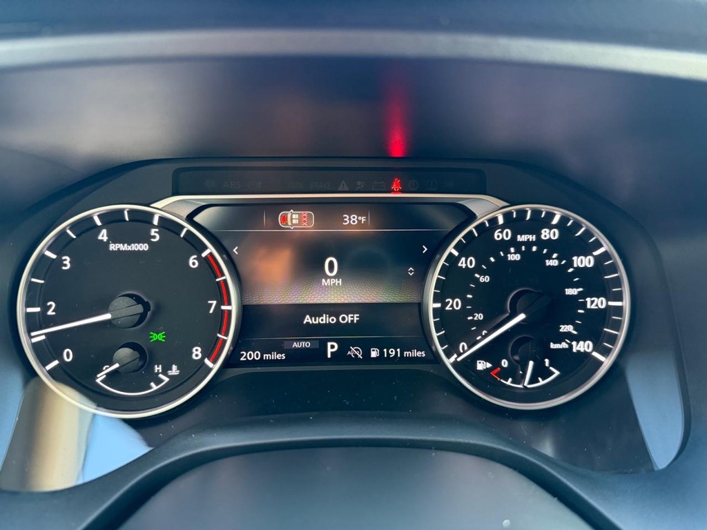 Nissan Rogue Vehicle Full-screen Gallery Image 21