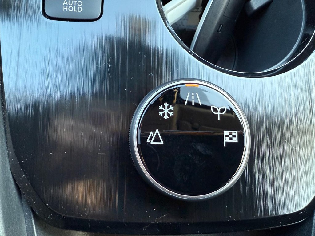 Nissan Rogue Vehicle Full-screen Gallery Image 30