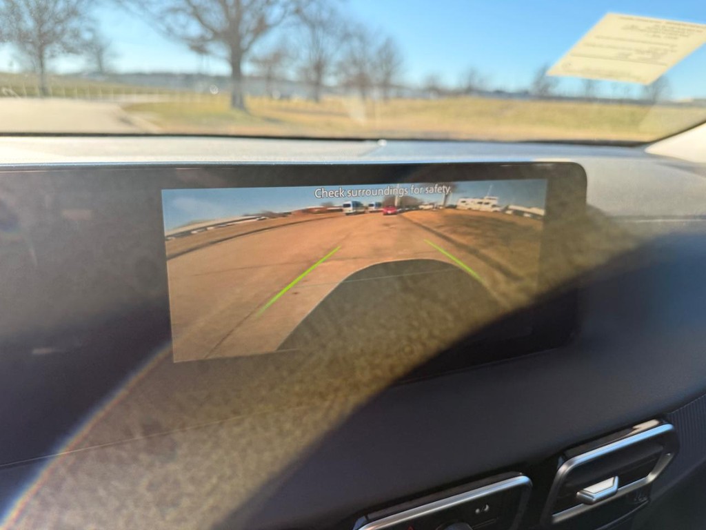 Nissan Sentra Vehicle Full-screen Gallery Image 02