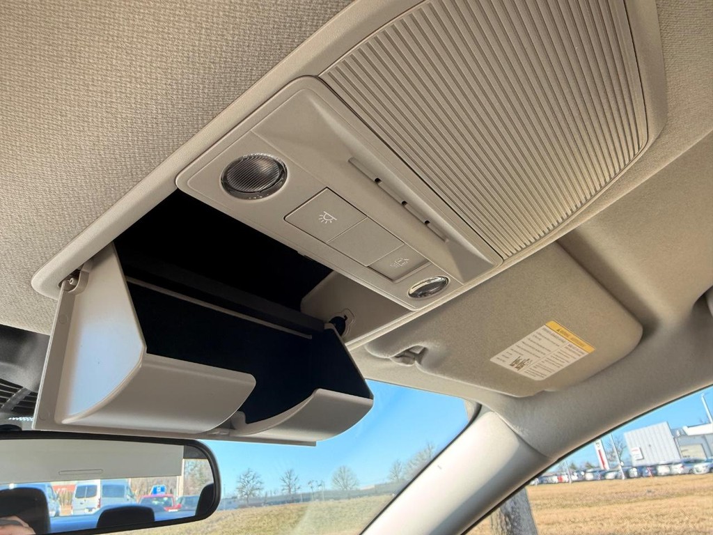 Nissan Sentra Vehicle Full-screen Gallery Image 07