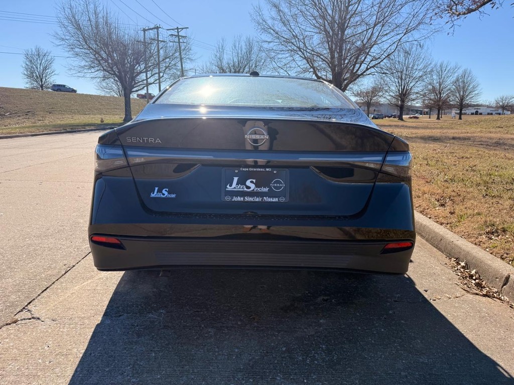 Nissan Sentra Vehicle Full-screen Gallery Image 20