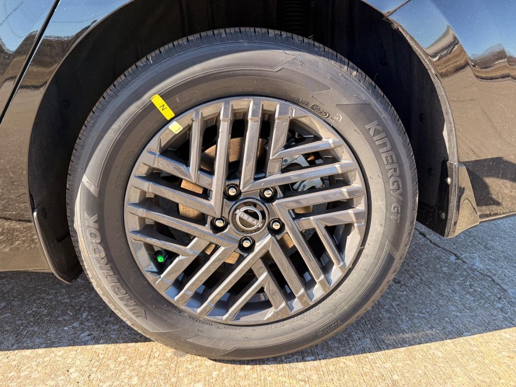 Nissan Sentra Vehicle Full-screen Gallery Image 21