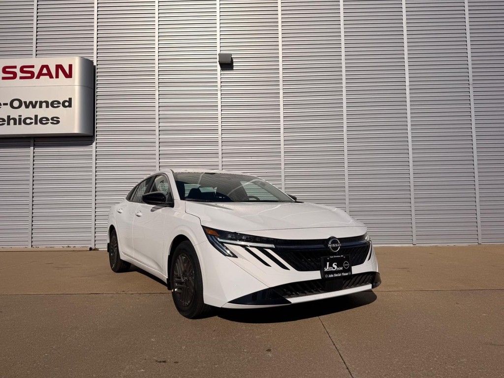 Nissan Sentra Vehicle Full-screen Gallery Image 14