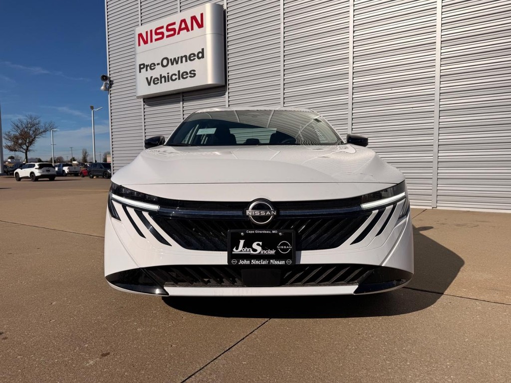 Nissan Sentra Vehicle Full-screen Gallery Image 15