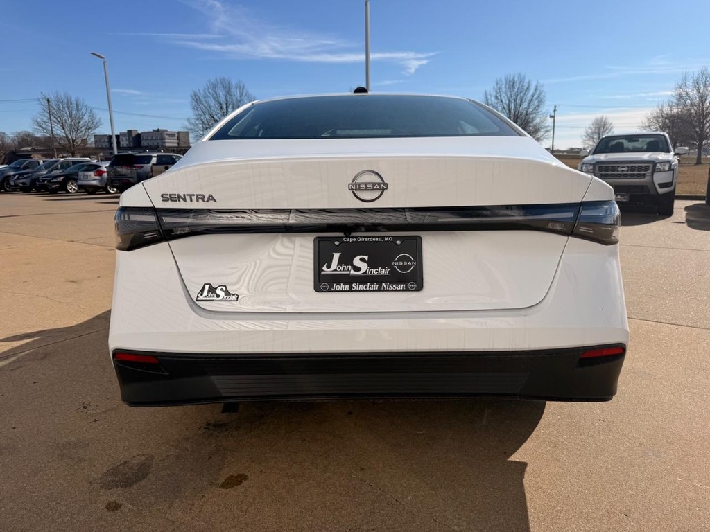 Nissan Sentra Vehicle Full-screen Gallery Image 19