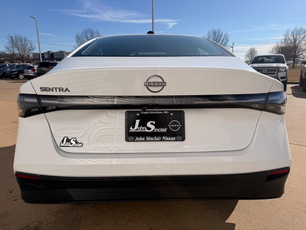 Nissan Sentra Vehicle Full-screen Gallery Image 21