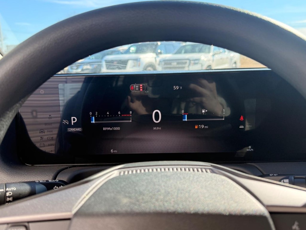 Nissan Sentra Vehicle Full-screen Gallery Image 29