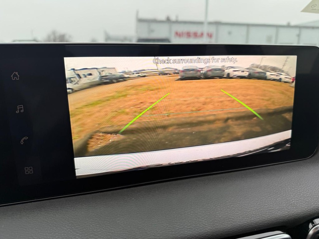 Nissan Sentra Vehicle Full-screen Gallery Image 02