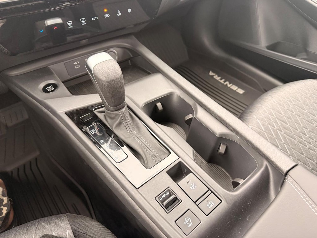 Nissan Sentra Vehicle Full-screen Gallery Image 13