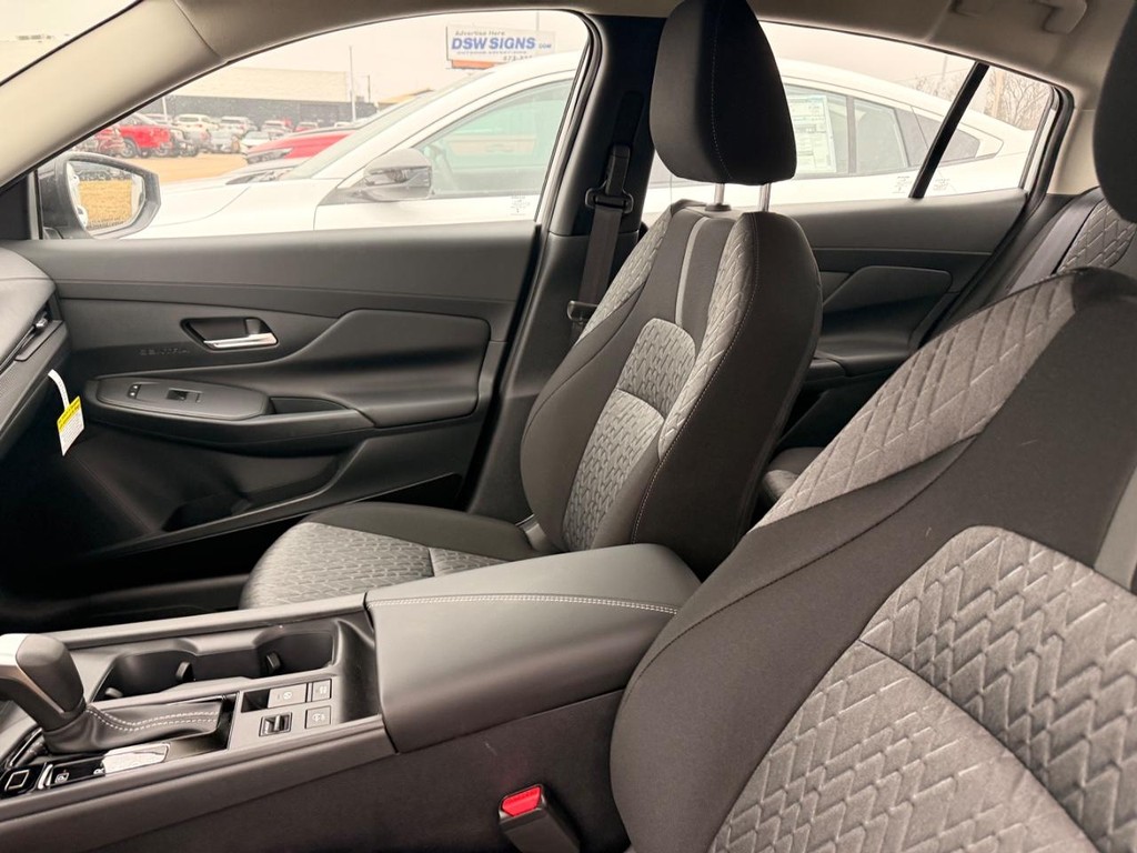 Nissan Sentra Vehicle Full-screen Gallery Image 16