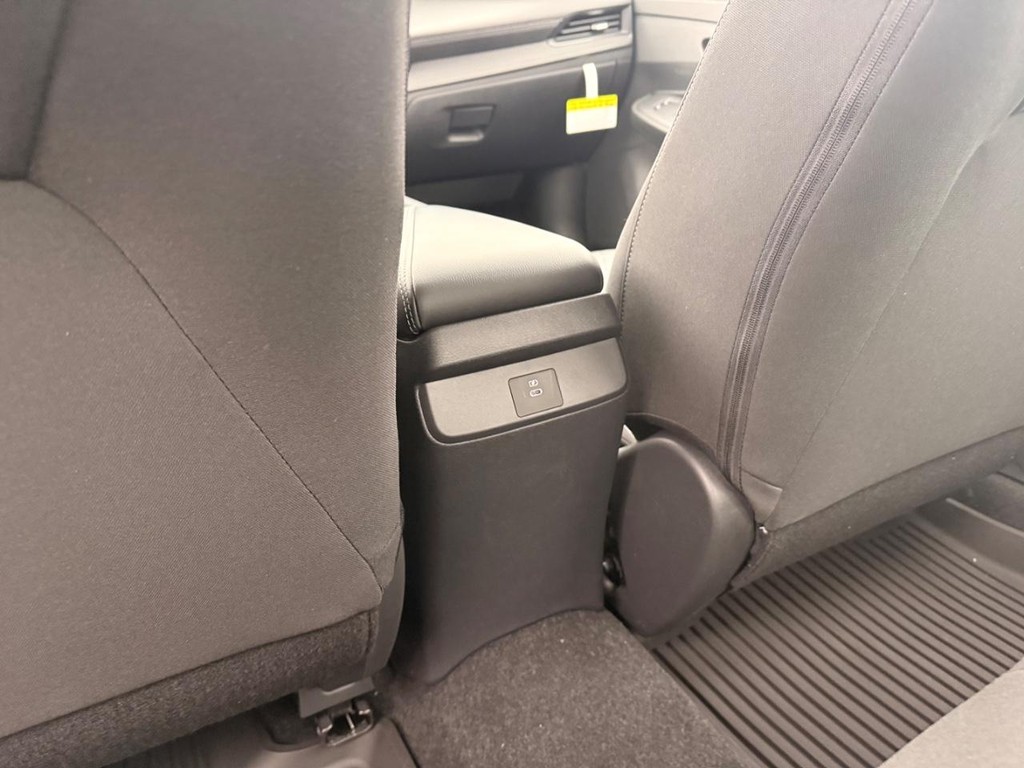 Nissan Sentra Vehicle Full-screen Gallery Image 19