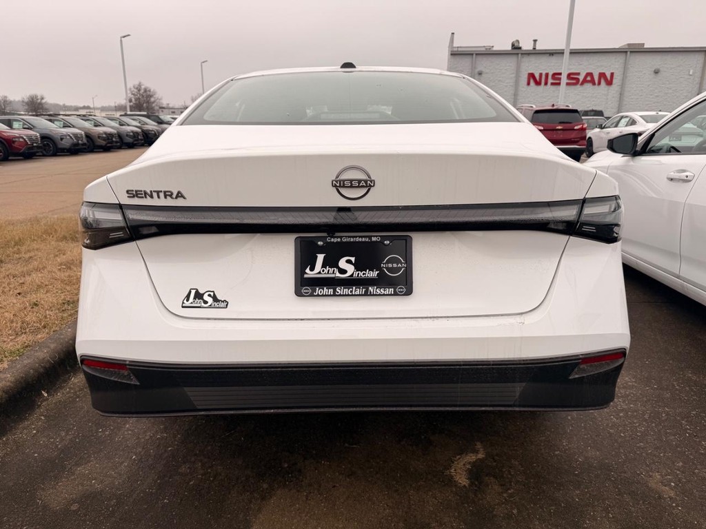 Nissan Sentra Vehicle Full-screen Gallery Image 22