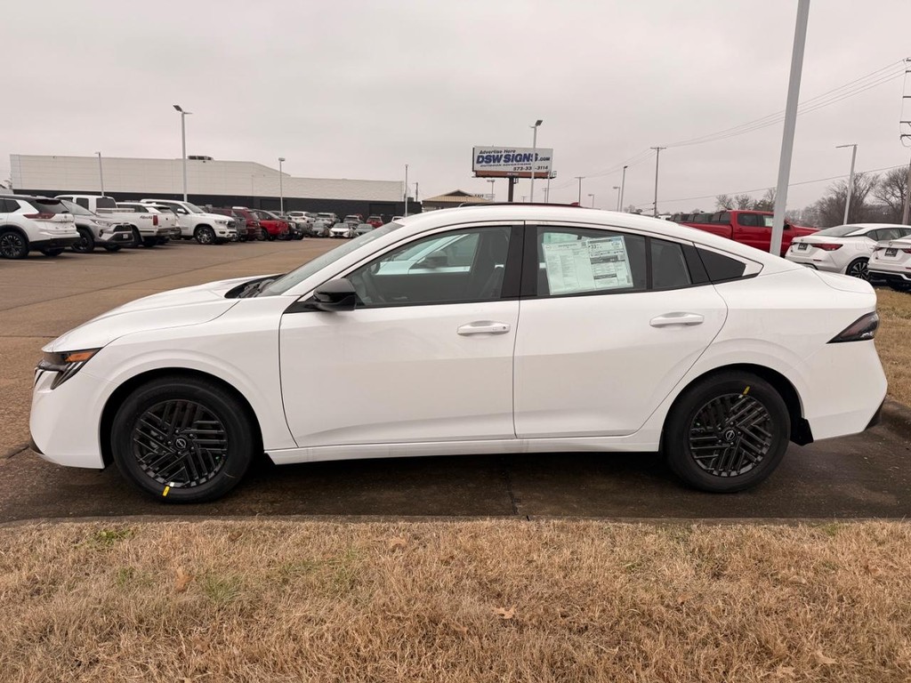 Nissan Sentra Vehicle Full-screen Gallery Image 23