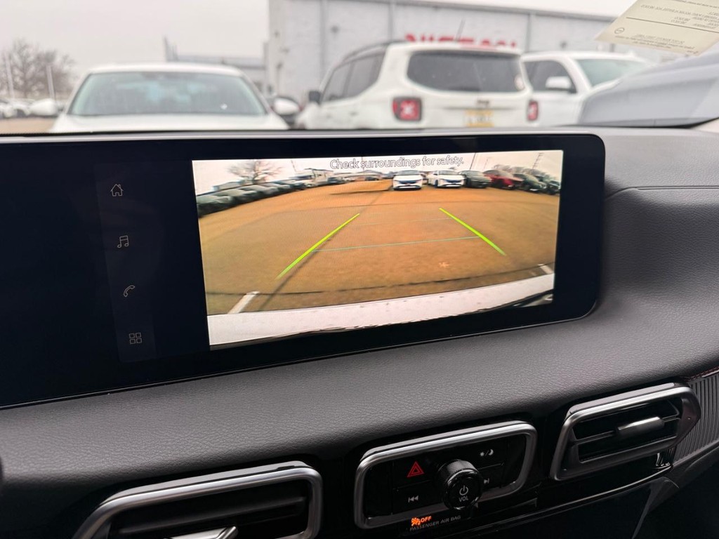 Nissan Sentra Vehicle Full-screen Gallery Image 02