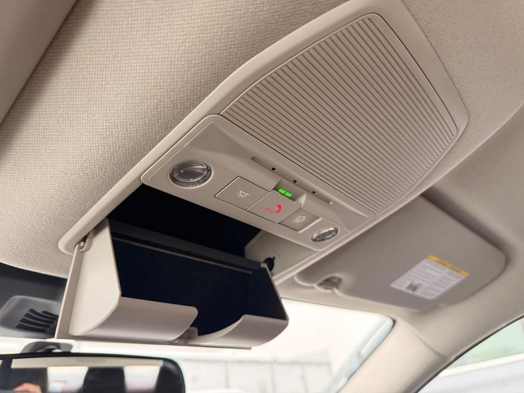 Nissan Sentra Vehicle Full-screen Gallery Image 06