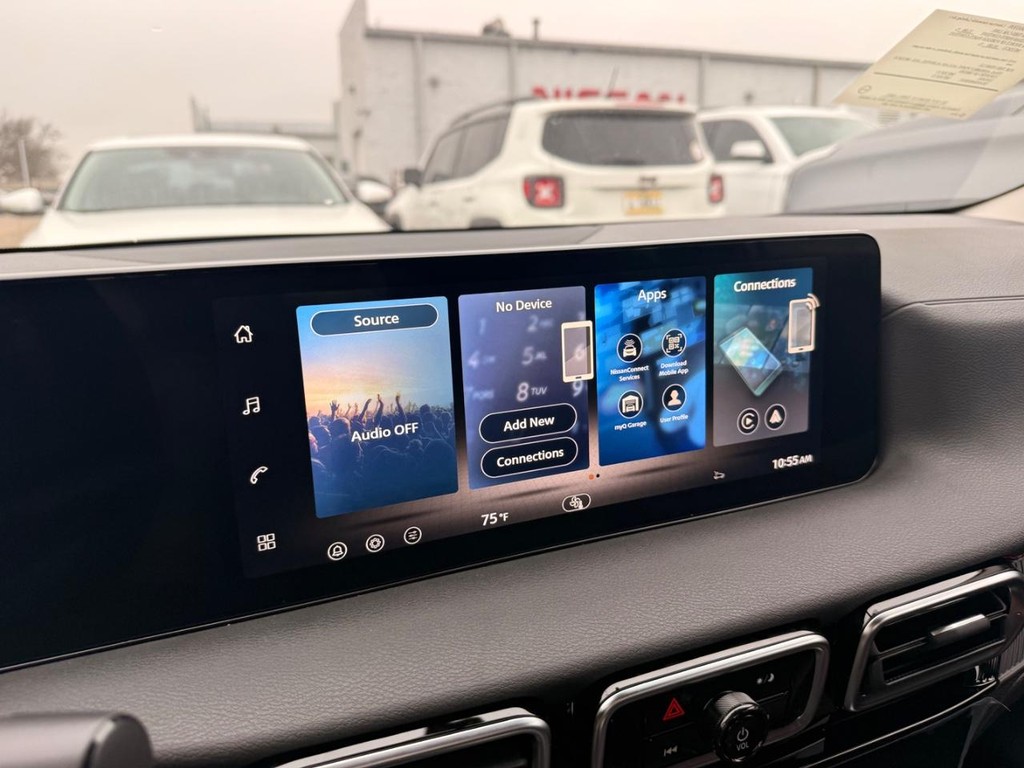 Nissan Sentra Vehicle Full-screen Gallery Image 09